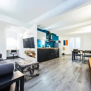 Midway Home, Nel Centro Storico Di Appartamento